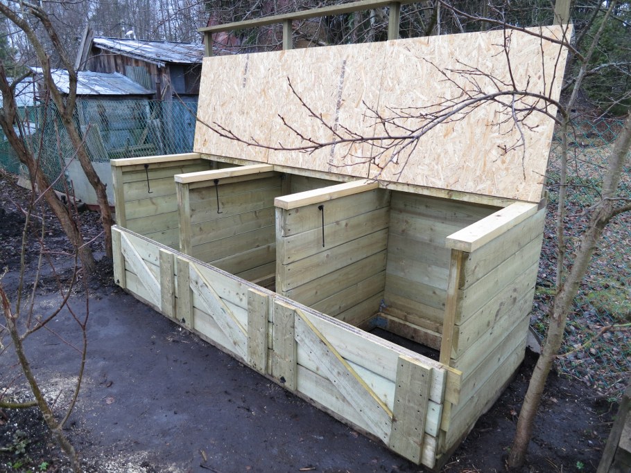 Компостная яма для червей