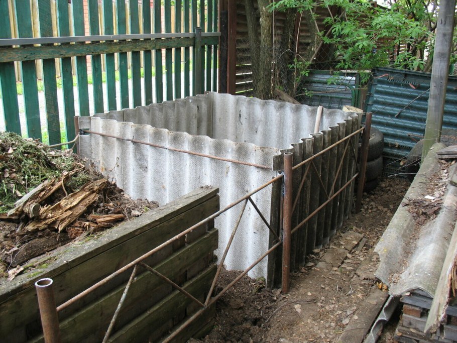 Компостная яма из паллет