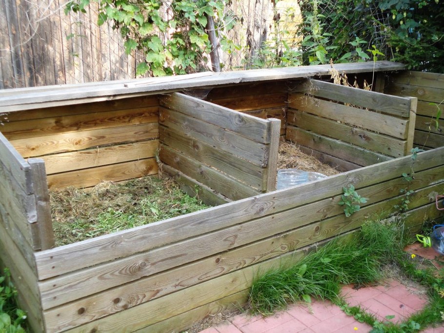 Компостная яма из паллет