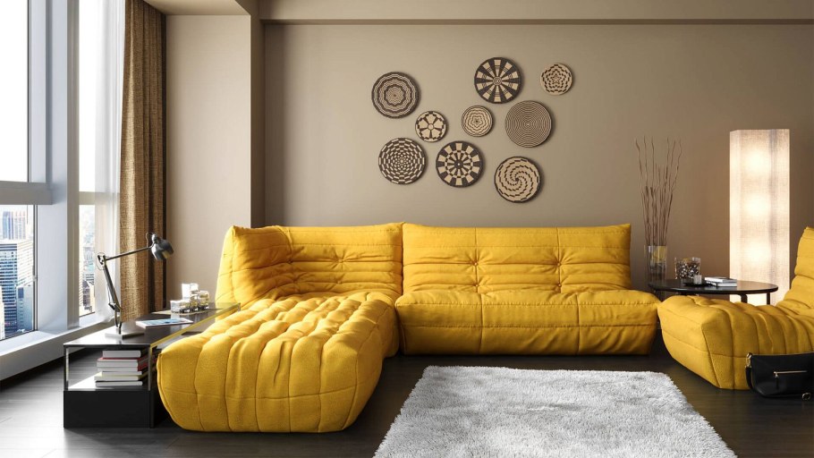 Диван горчичного цвета