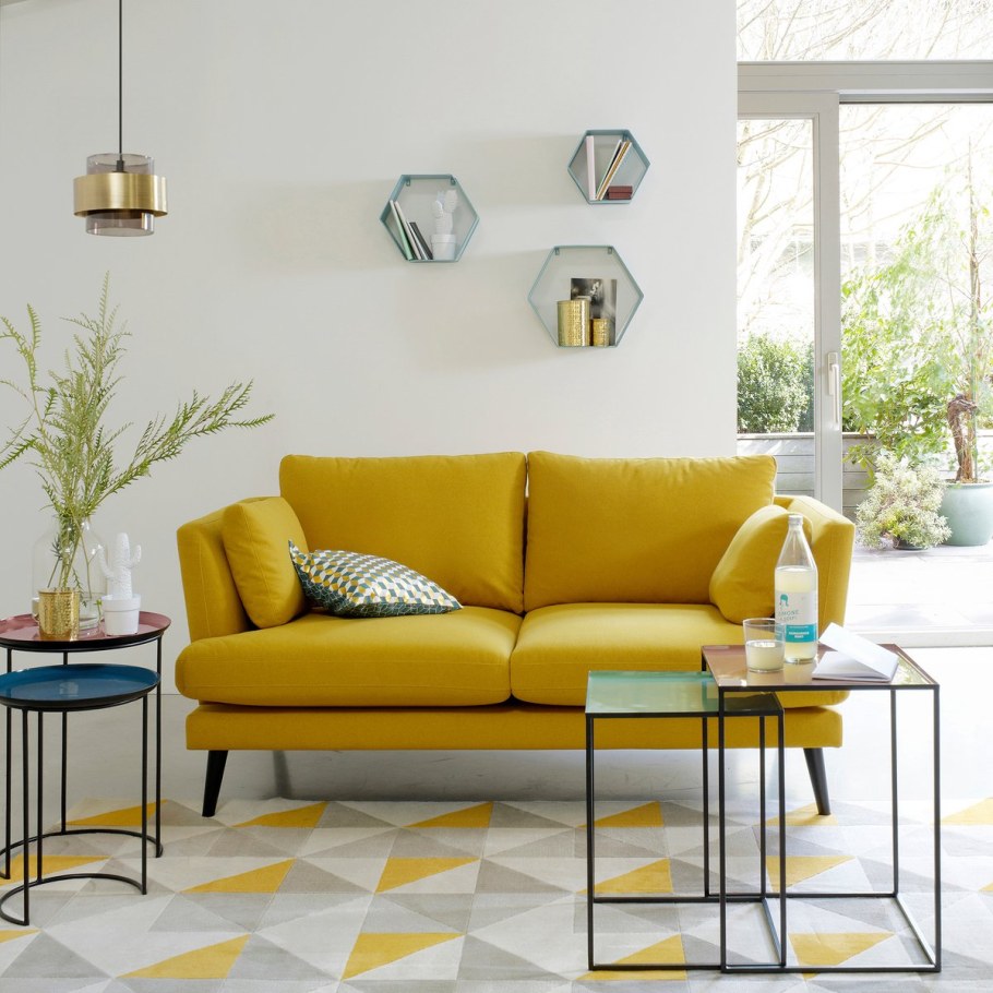 Желтый диван в интерьере