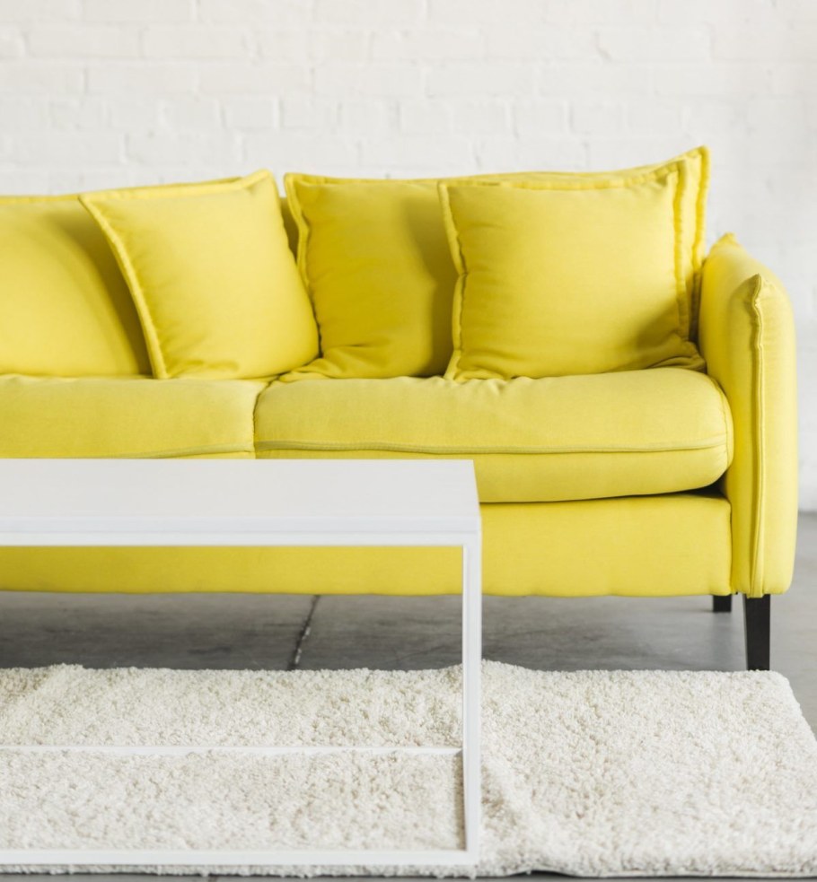 Диван ретро желтый