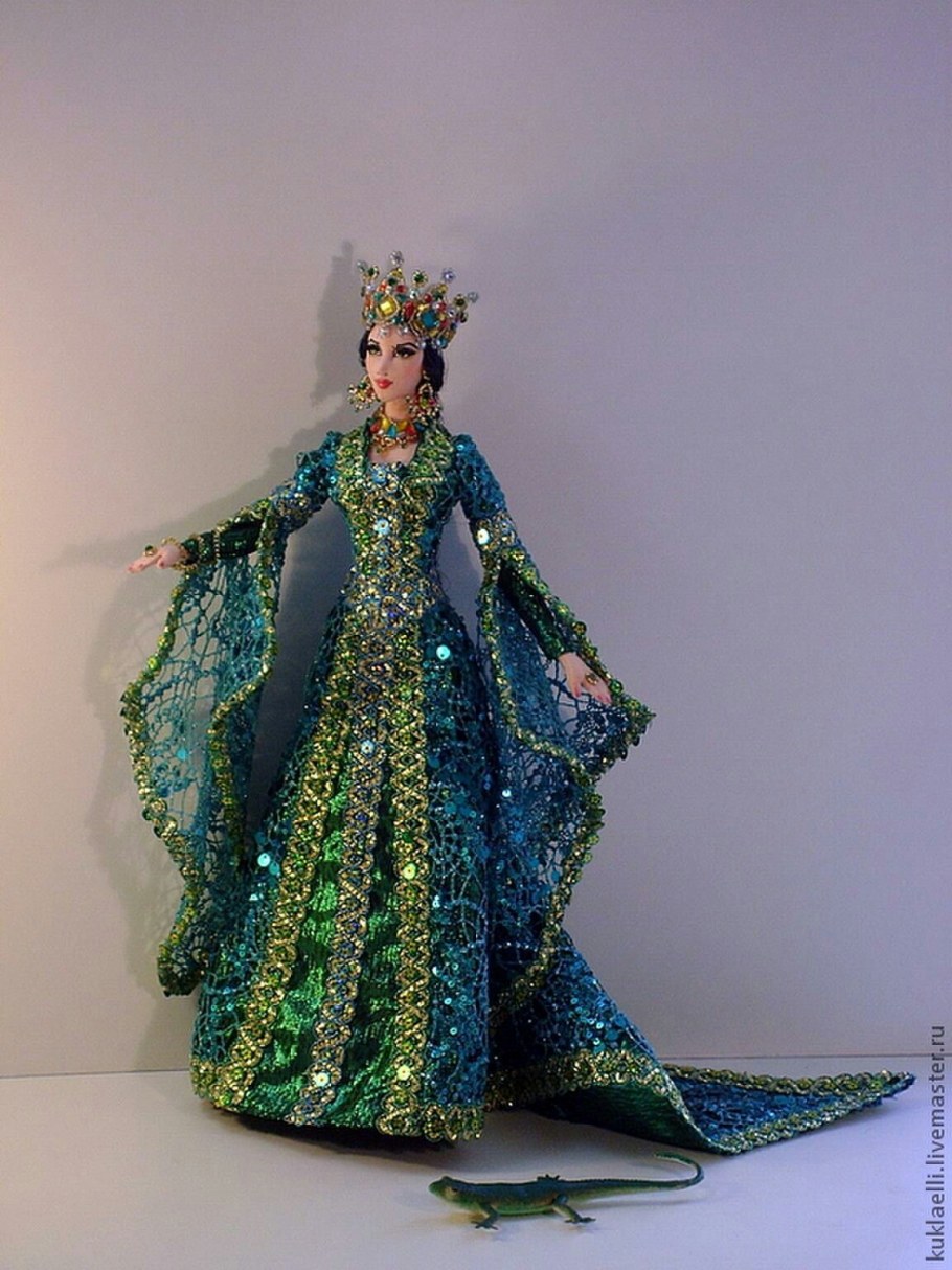 Фарфоровая кукла хозяйка медной горы