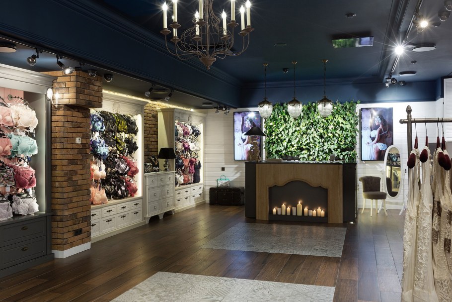 Интерьер магазина одежды