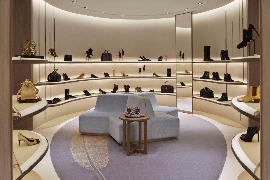 Интерьер обувного магазина
