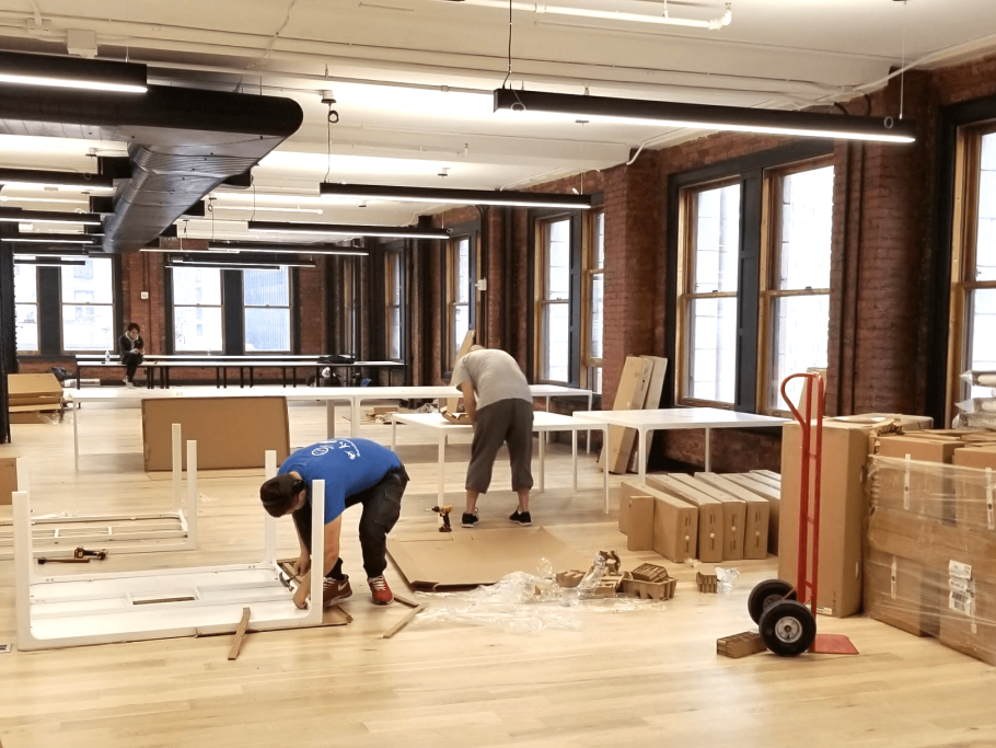 Ламинат мебельный и шуруповерт