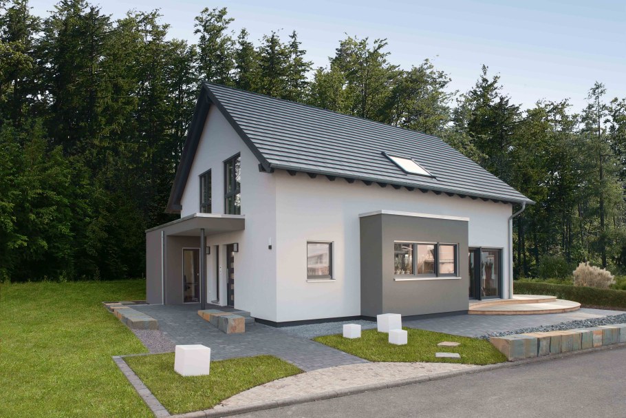 Коттедж с балконом и террасой