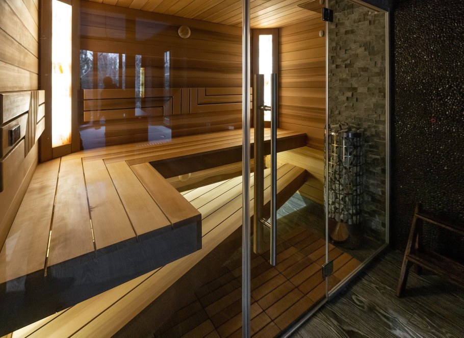 Небольшая баня с душем