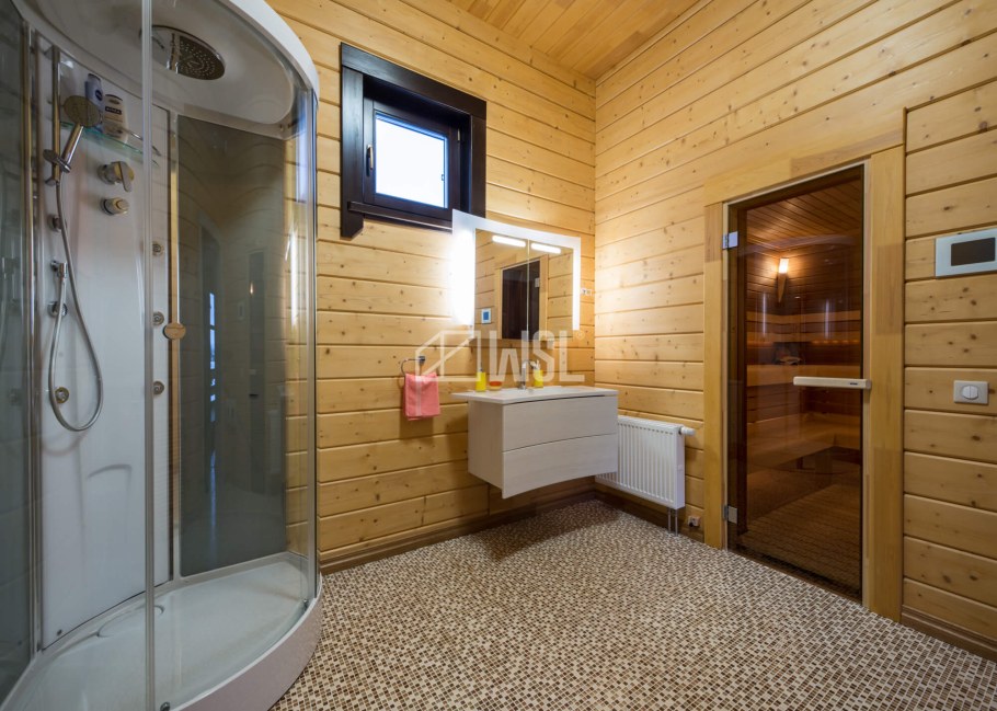 Душевая кабина в бане