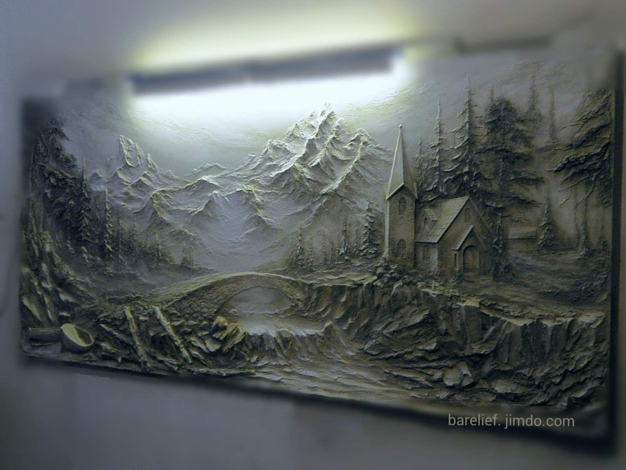 Барельеф Плющев