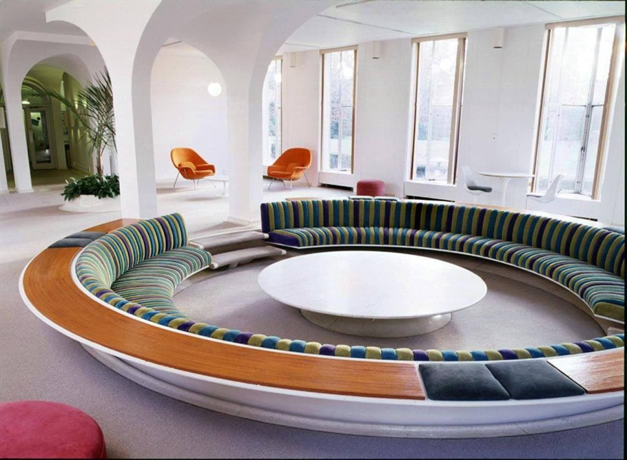 Динамическая композиция в интерьере