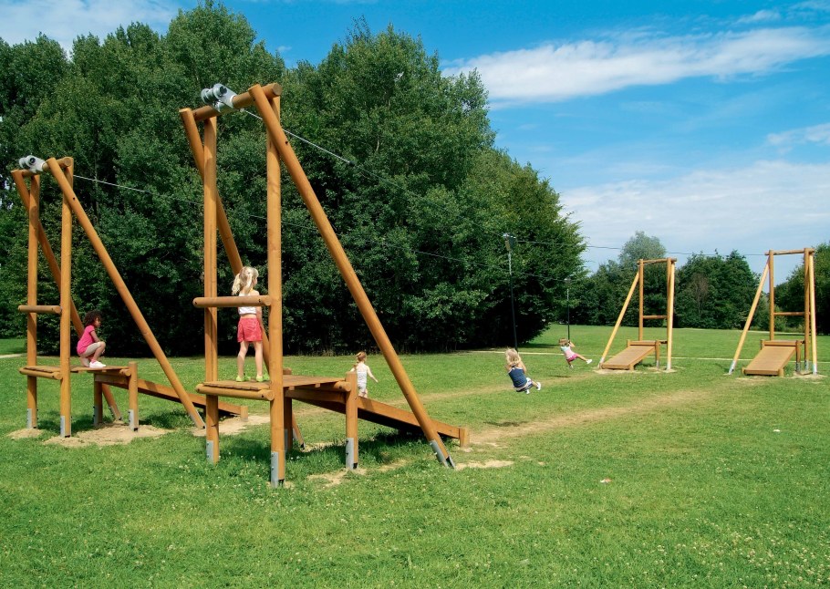 Тарзанка на детской площадке