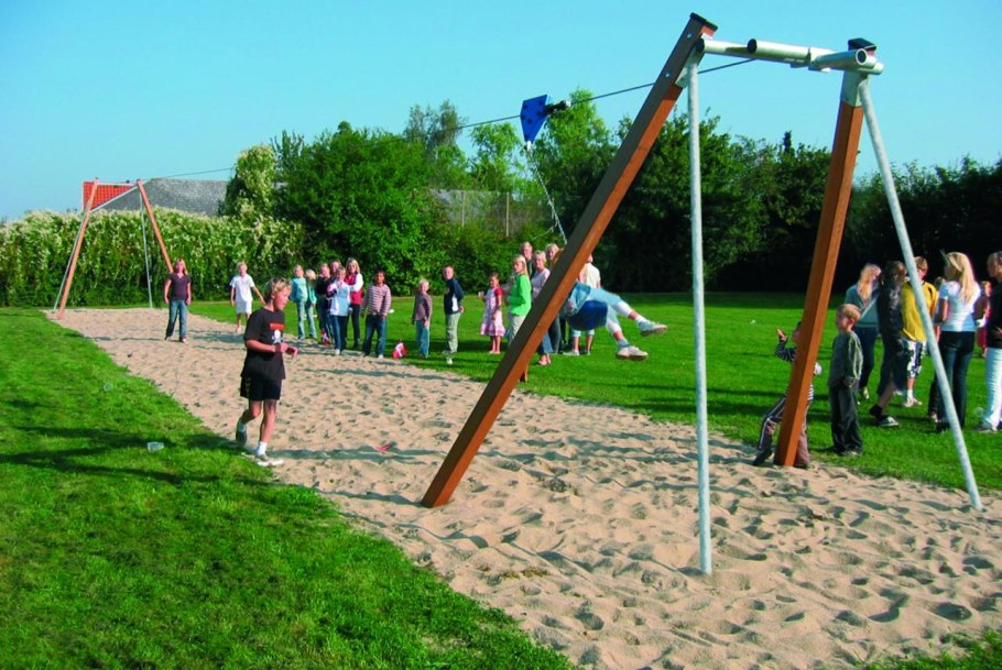 Тарзанка на детских площадках