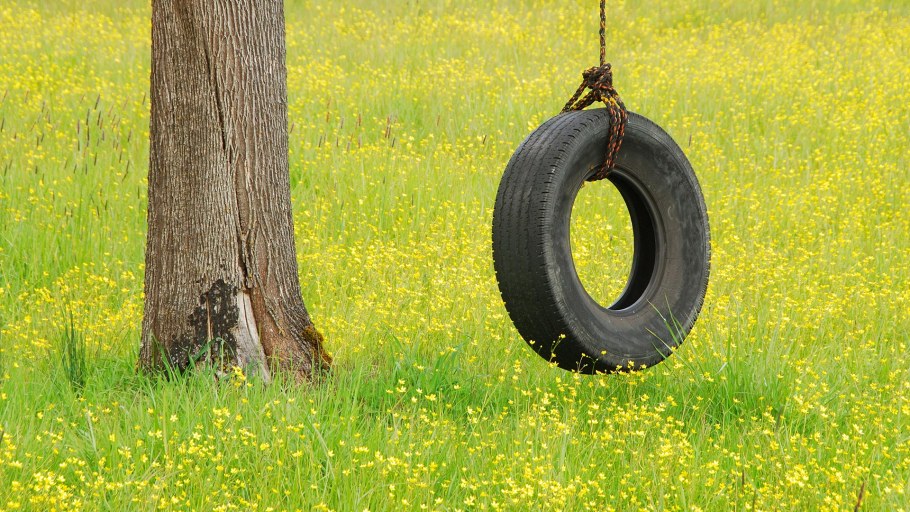 Качели из покрышки на веревке