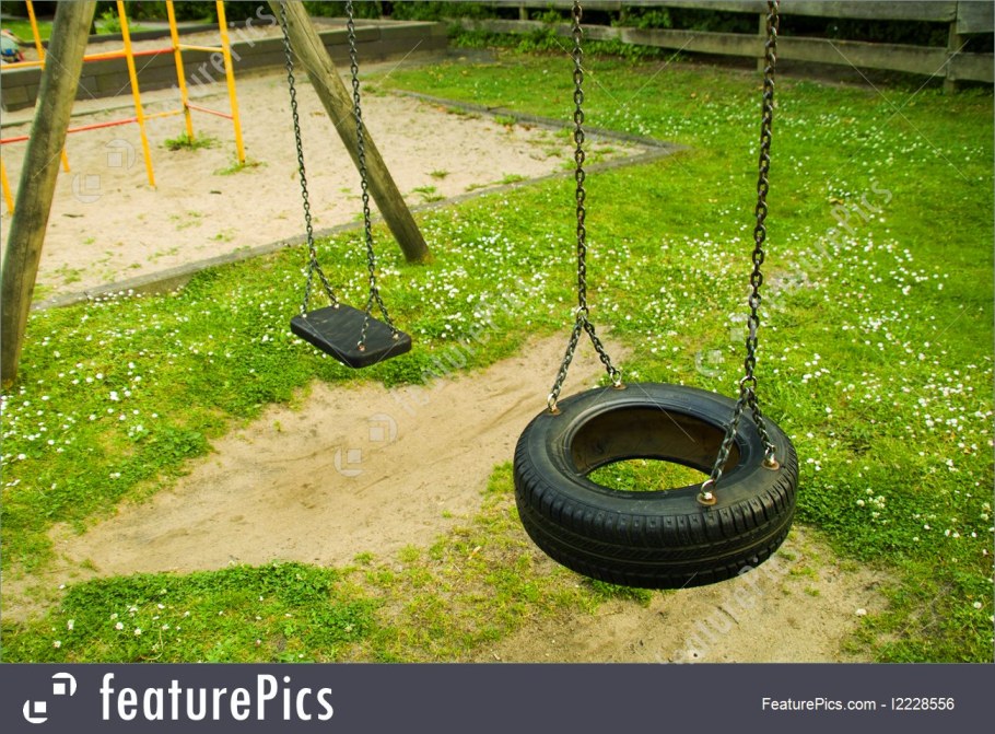 Качели из автомобильной покрышки