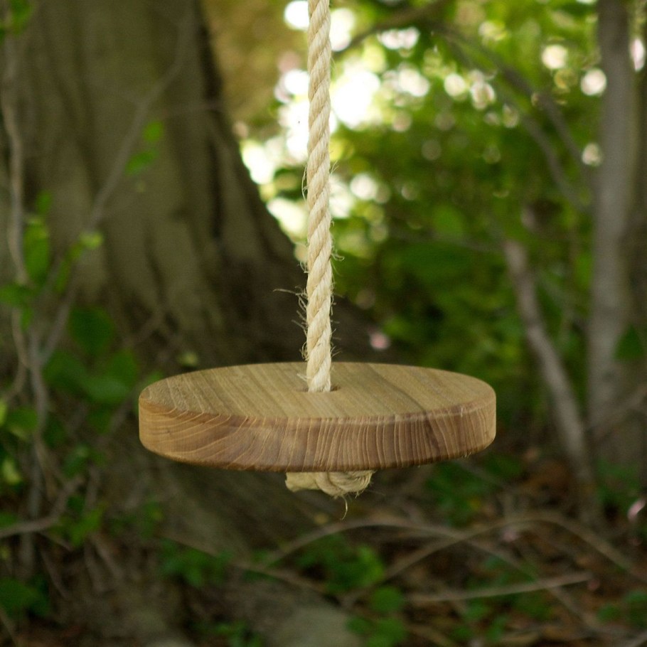 Качели на дереве