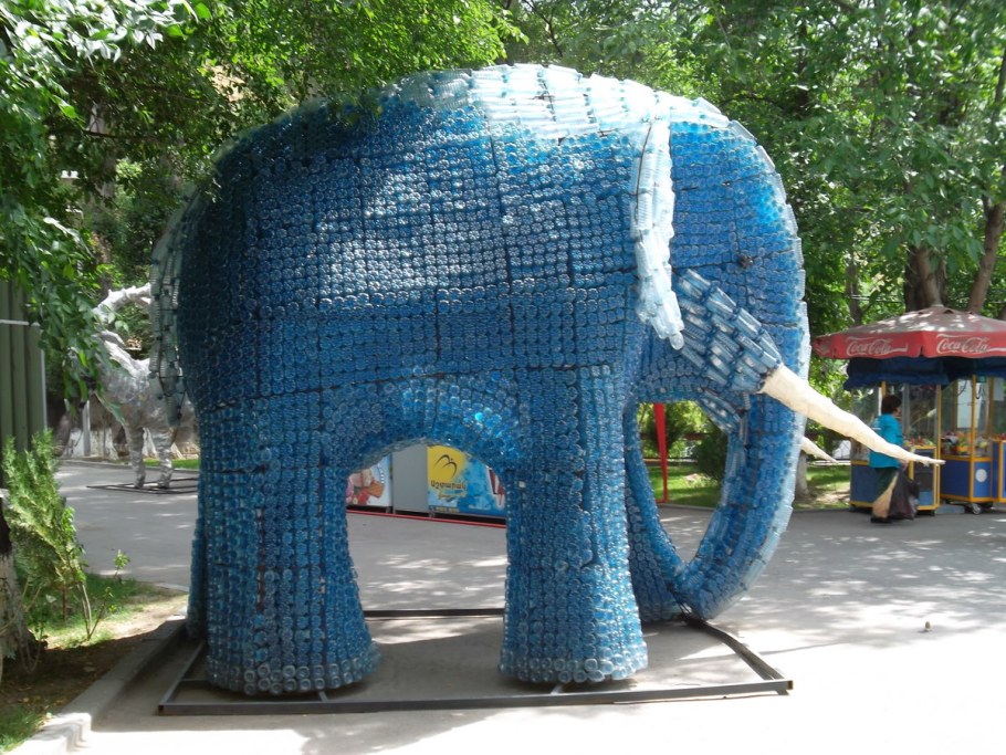 Фигуры из баклажек