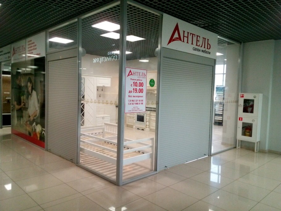 Много мебели