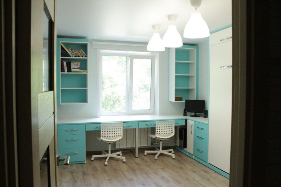 Шкаф со столешницей у окна