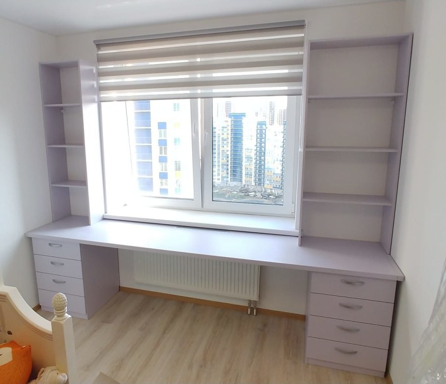 Шкаф вокруг окна