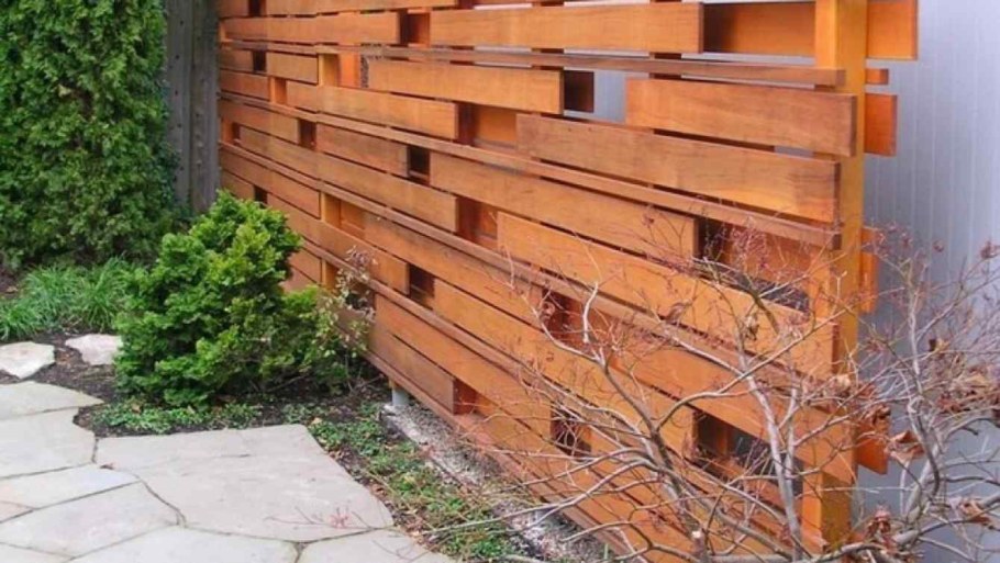 Необычный деревянный забор