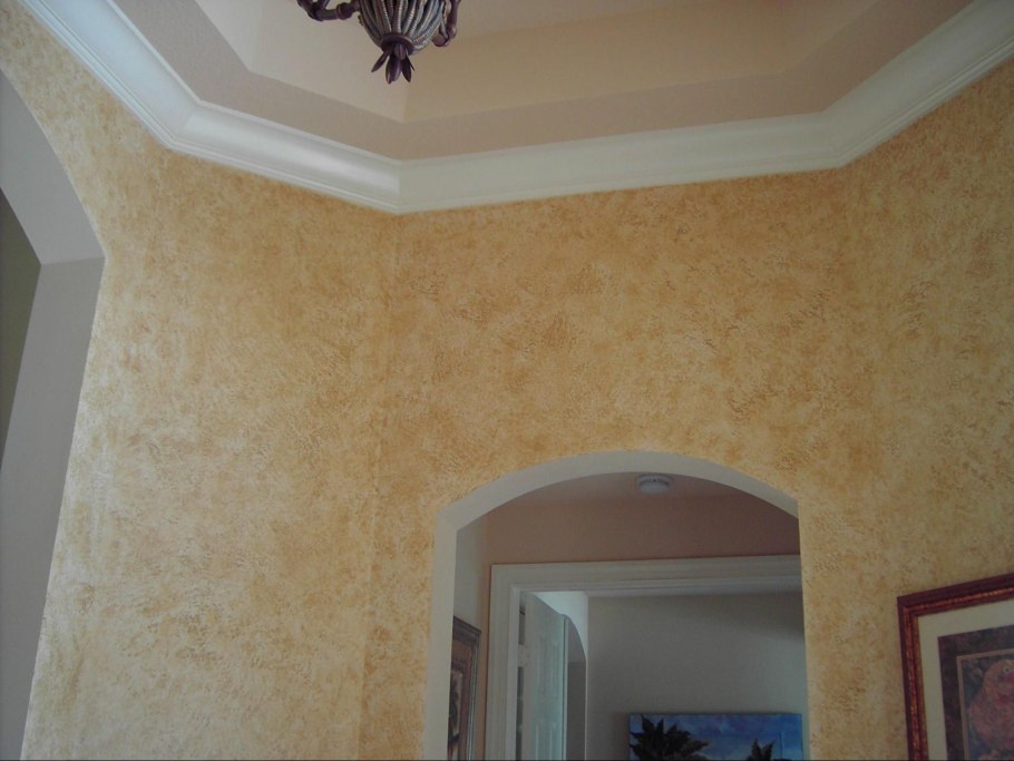 Фактурная штукатурка на кухне