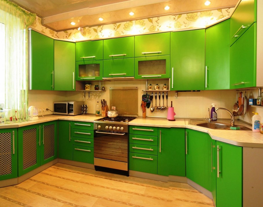 Зеленая мебель в интерьере гостиной