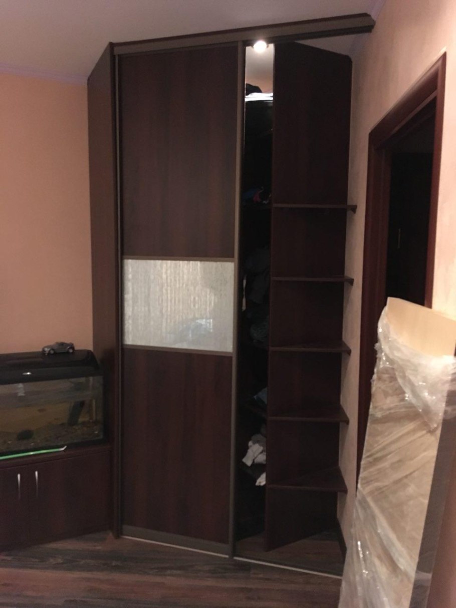 Диагональный шкаф купе