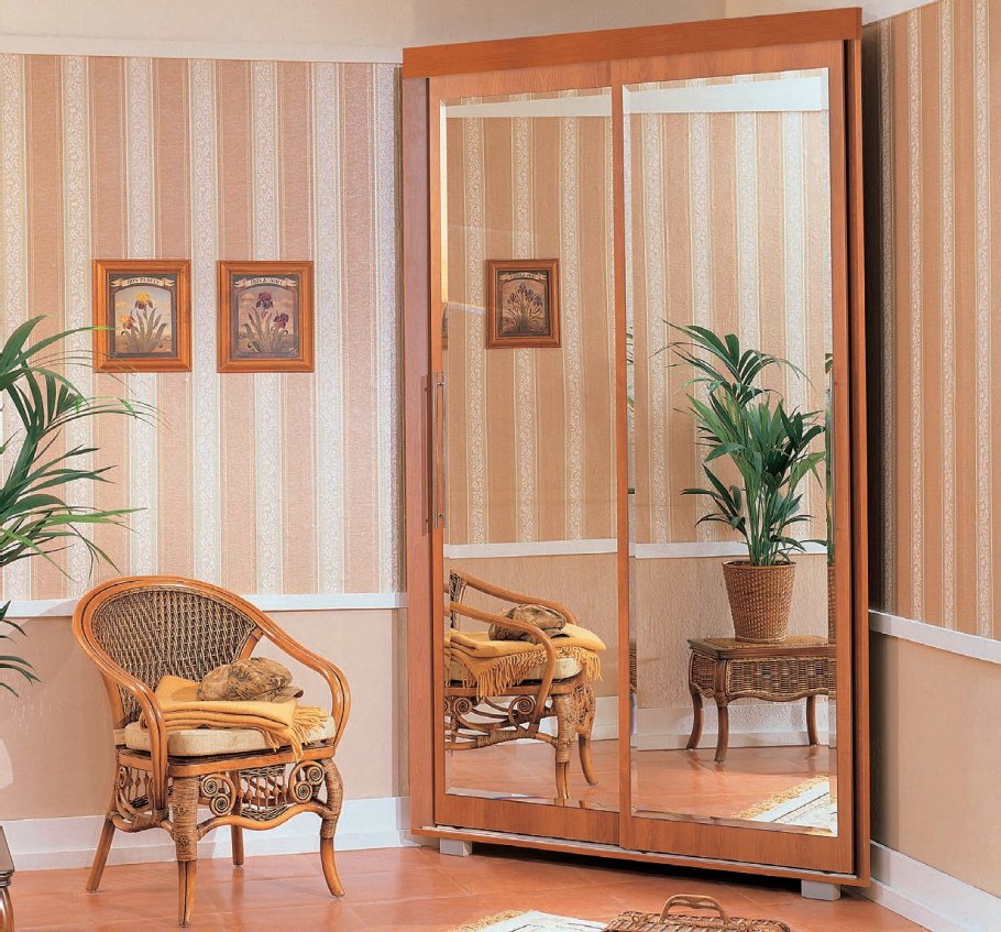 Угловой шкаф в гостиную