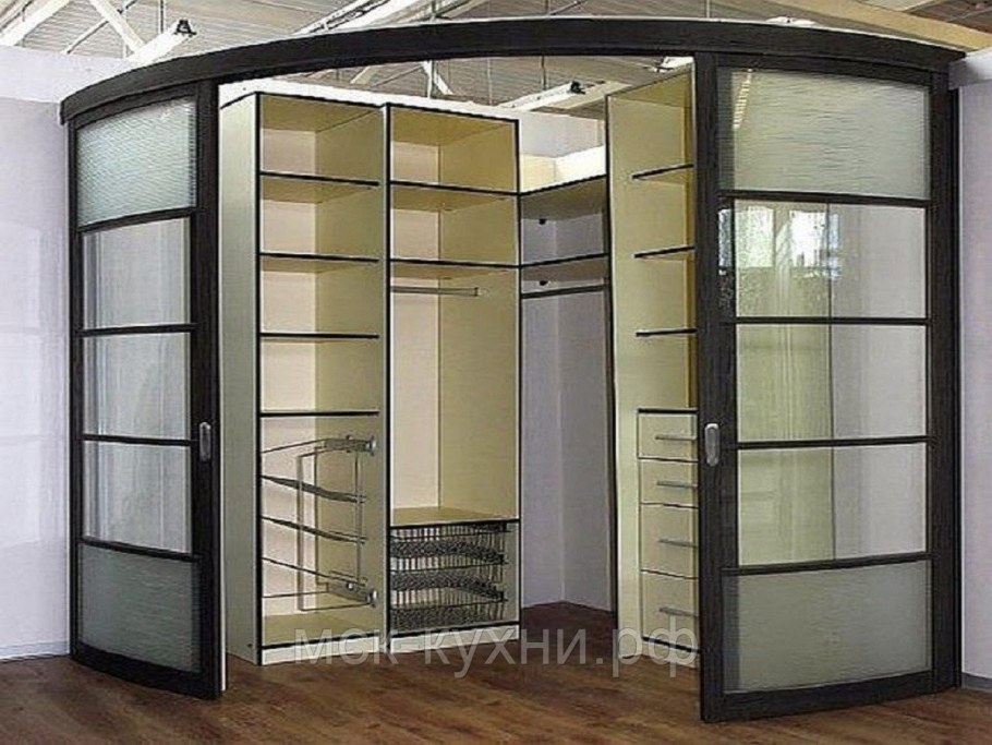 Треугольный шкаф купе