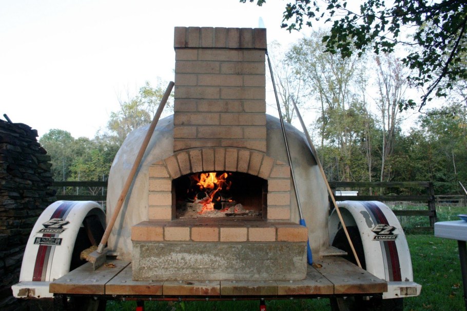 Интерьер деревянного дома с печкой