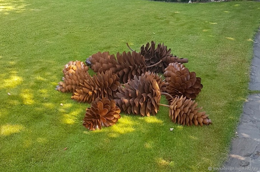 Гирлянда из шишек