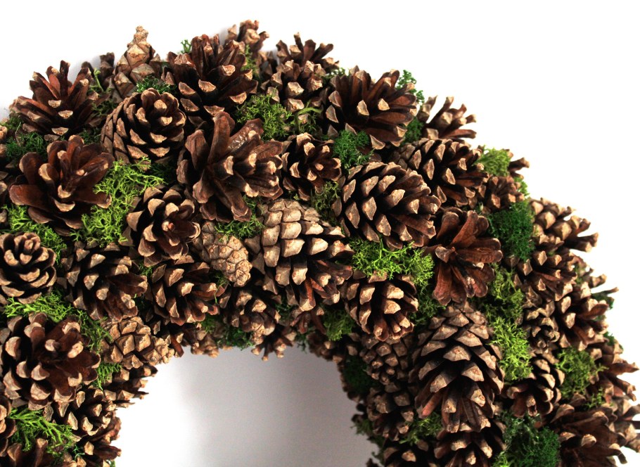 Новогодний уличный декор из веток