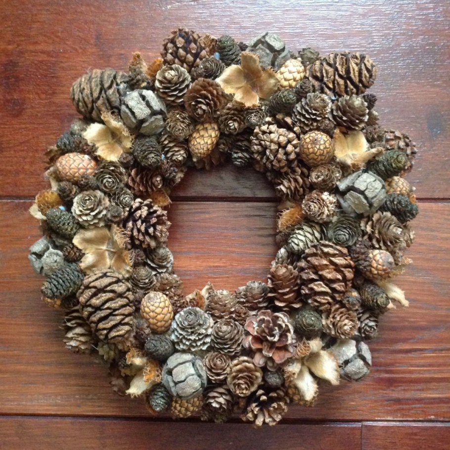 Мульчирование шишками сосны