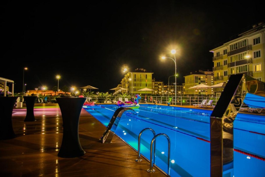 Екатерининский квартал Адлер бассейн