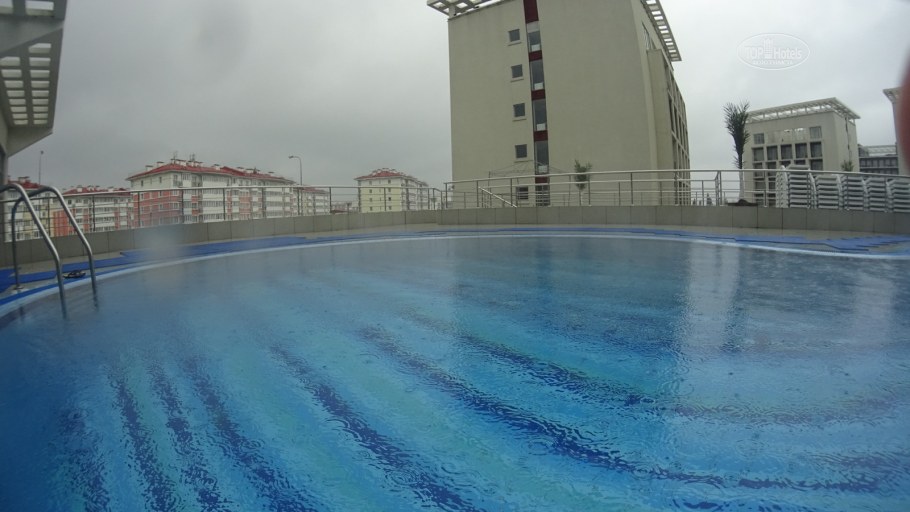 Бридж Резорт Сочи бассейн