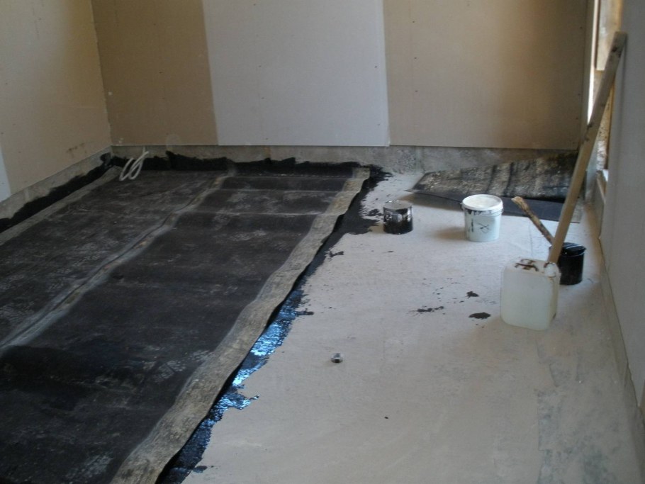 Полусухая стяжка пола трещины