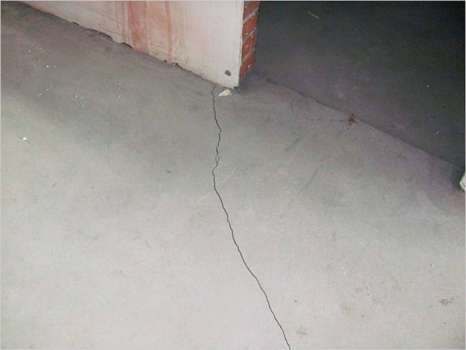 Черновая стяжка пола по маякам