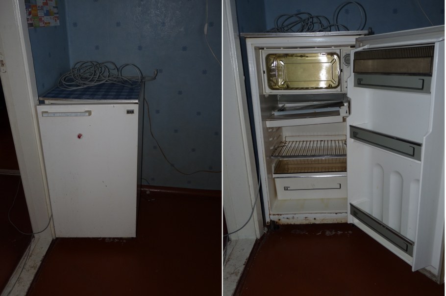 Старый холодильник на даче