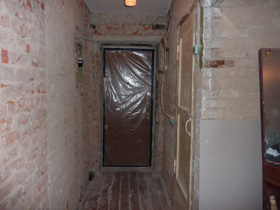 Коридор без ремонта