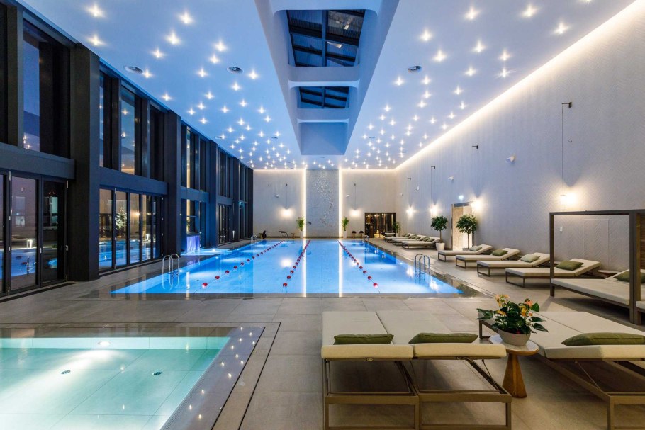 Нева Тауэрс бассейн