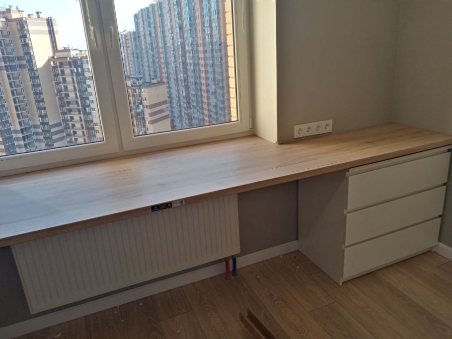 Стол из подоконника