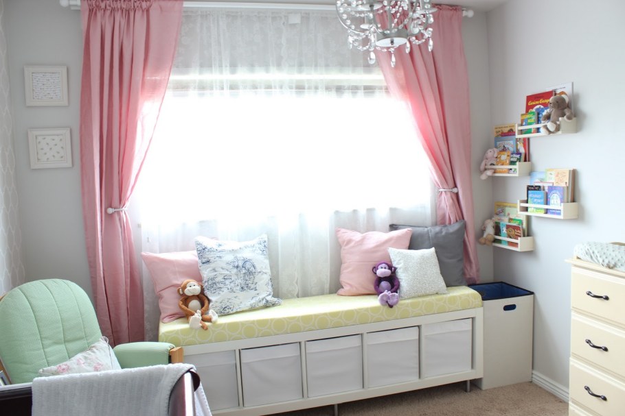 Пуфик под окном в детской
