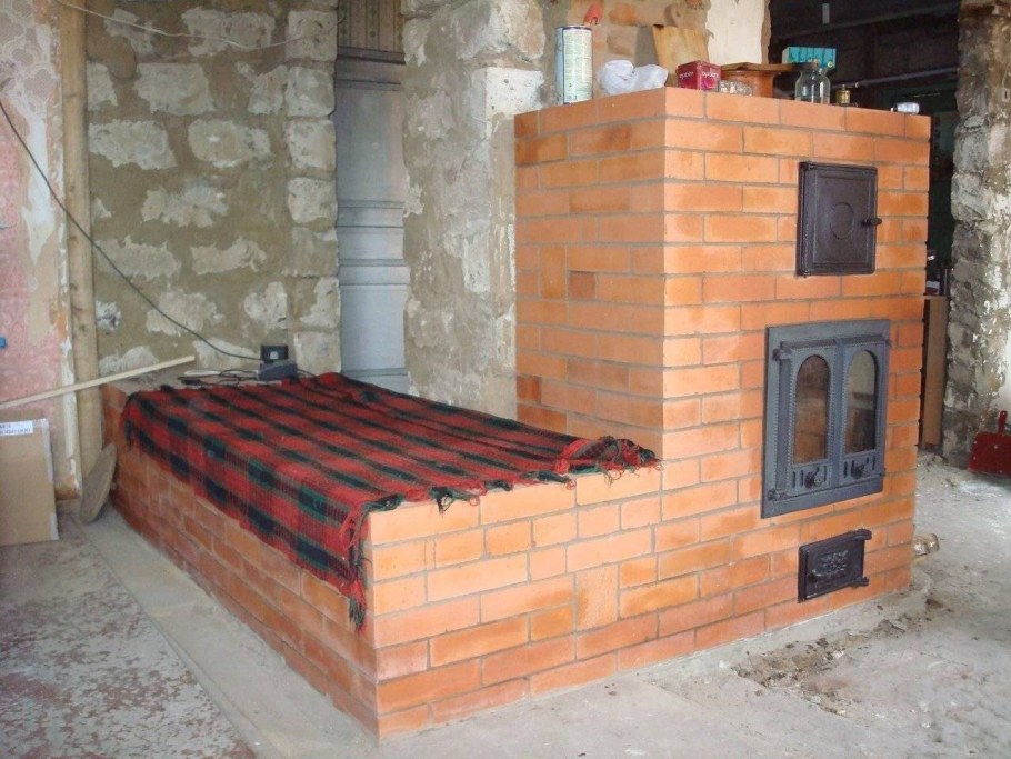 Мангал с варочной плитой из кирпича