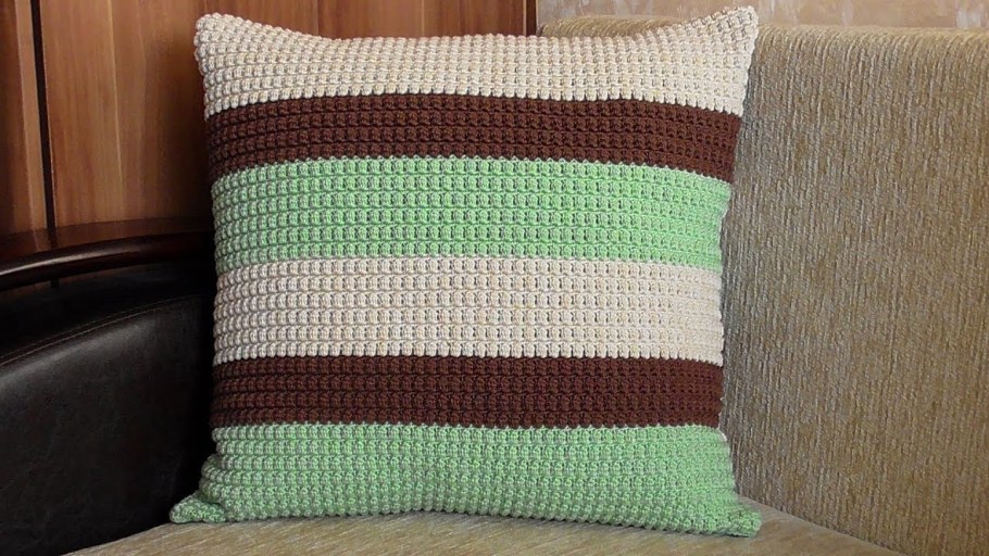 Вязаные подушки в интерьере