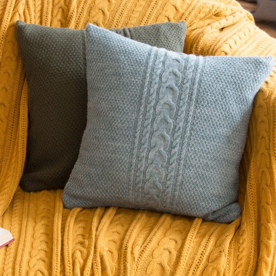 Вязаные подушки