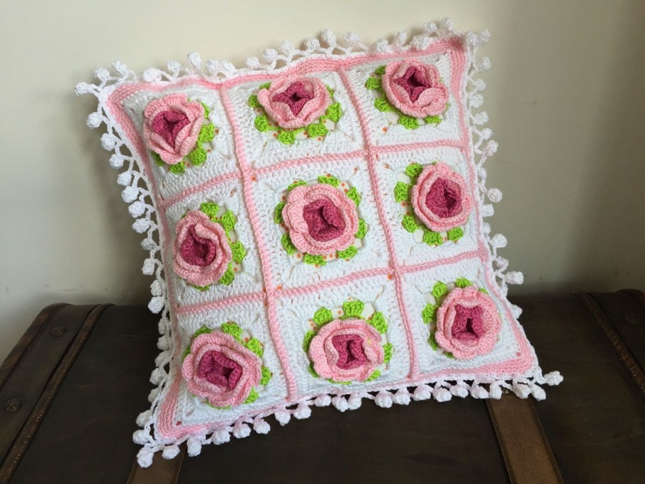 Диванные подушки крючком