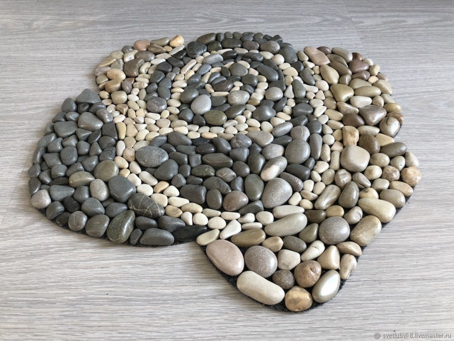 Коврик из морской гальки