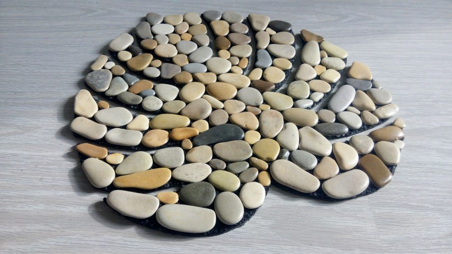 Изделия из гальки