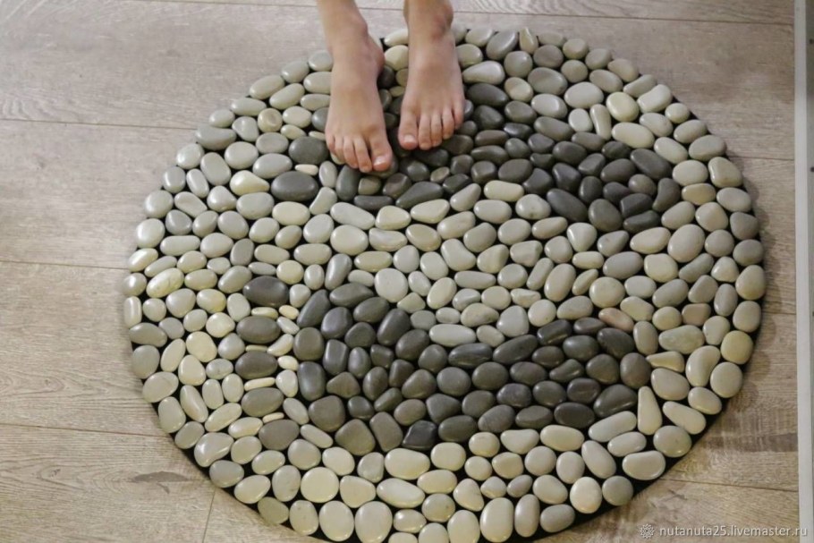 Коврик из гальки